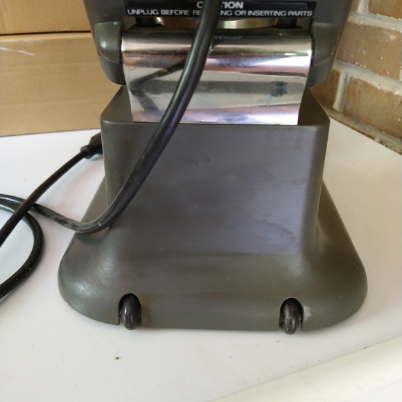 Viking Professional VSM 7 qt. 1000 Watt mixer with 11 attachments. - Picture 6 of 12